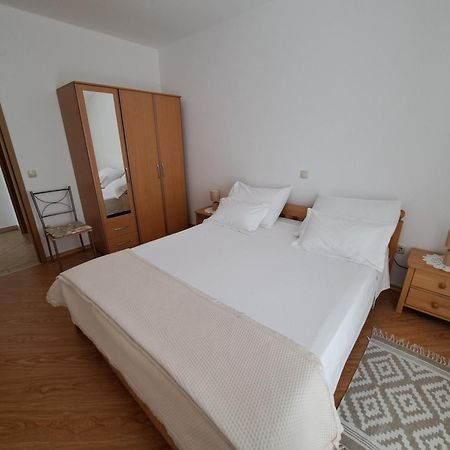 Apartment Petra Raslina Bagian luar foto