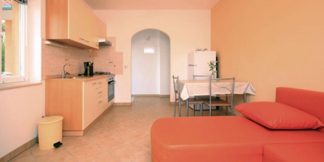 Apartment Petra Raslina Bagian luar foto