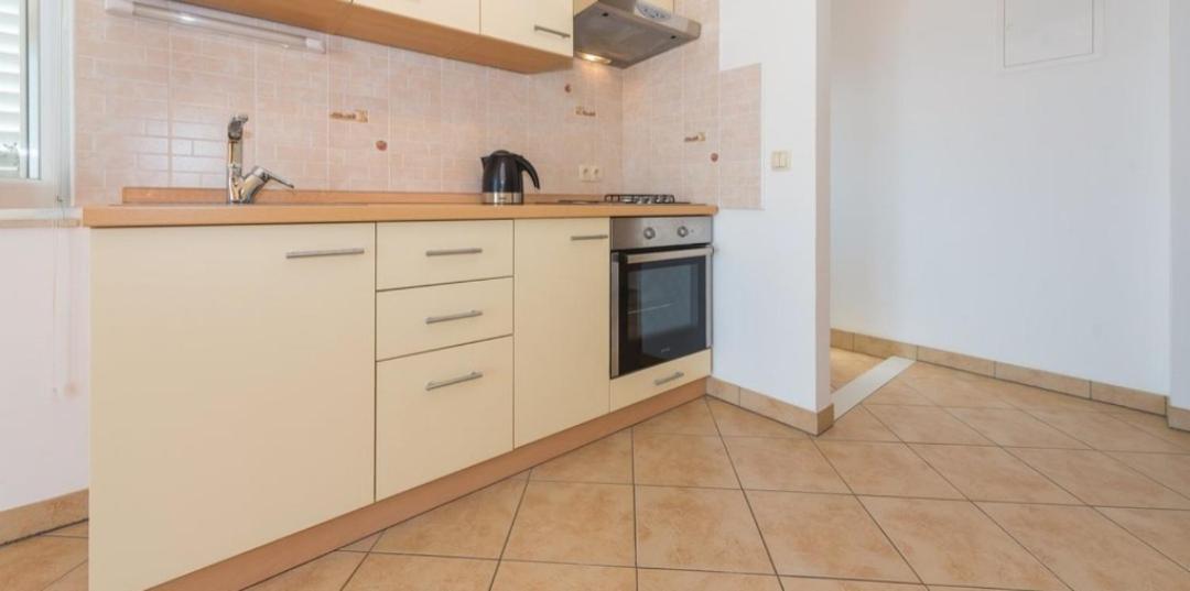 Apartment Petra Raslina Bagian luar foto